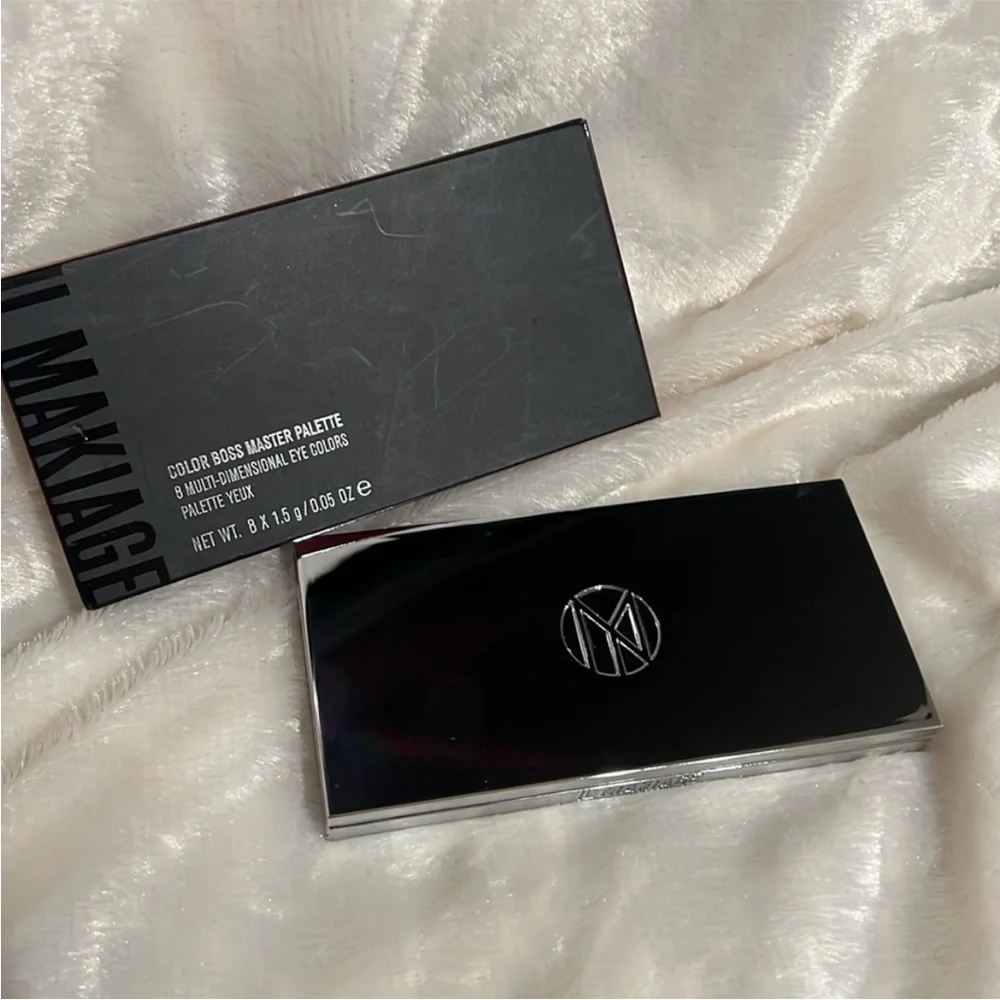 IL Makiage " Treat Yo Self" color boss master eyeshadow palette - Picture 3 of 6